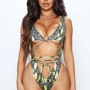 Green/Black One-piece swimsuit